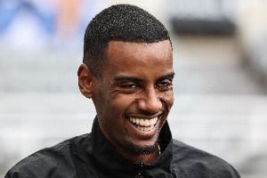 记者：伊萨克体检第二部分进行中，利物浦依旧有信心签下格伊