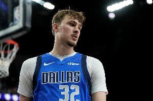 浓眉：弗拉格面对逆境应对得很棒 NBA赛季就像在坐过山车